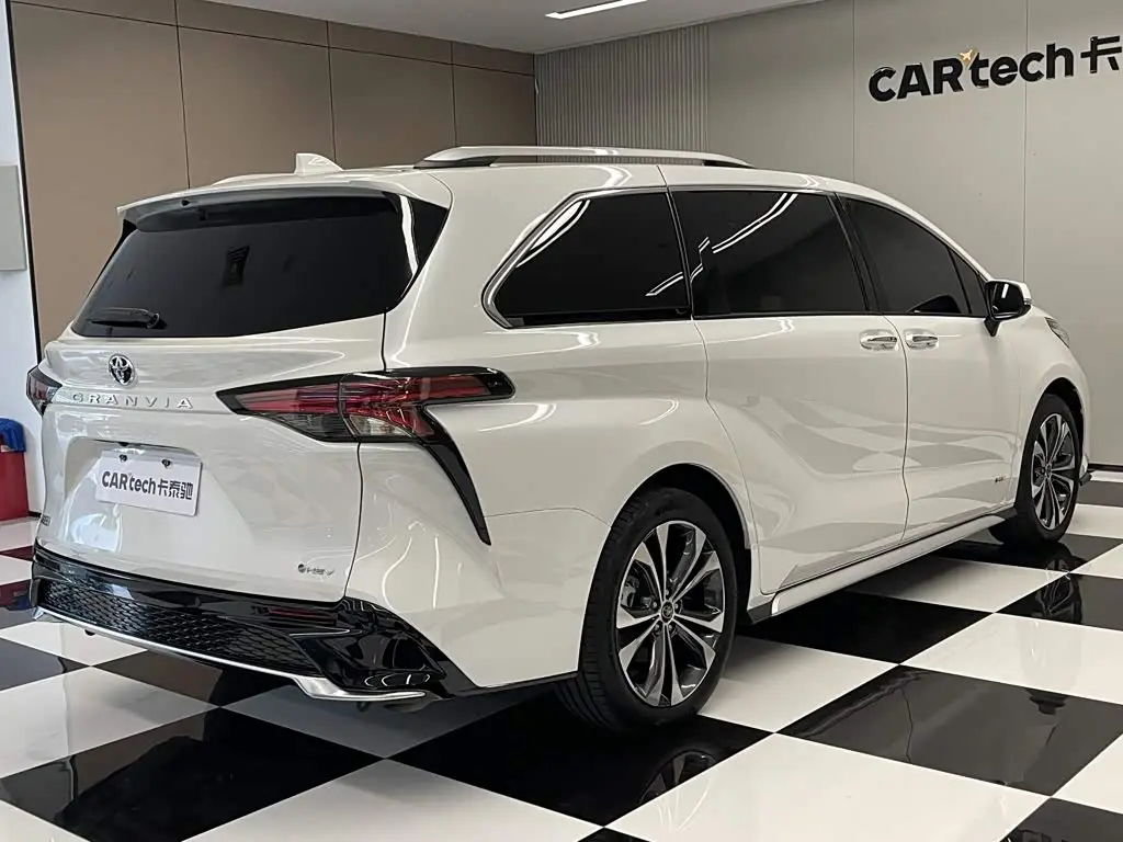 Toyota Granvia 2025 — Photo 5/20