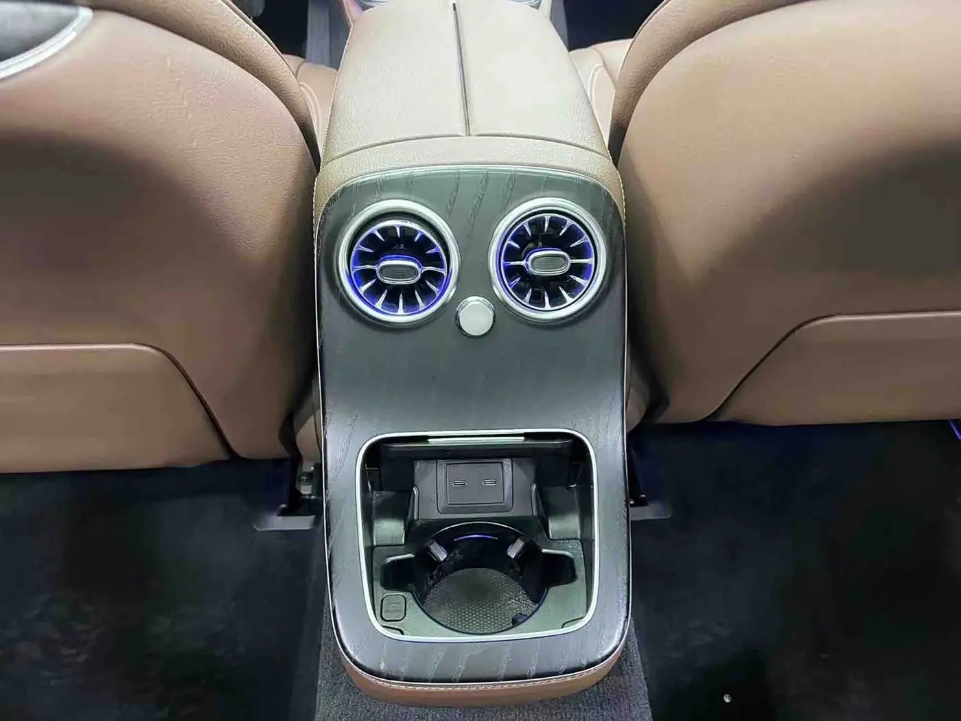Mercedes-Benz E-Class 2023 — Photo 16/20
