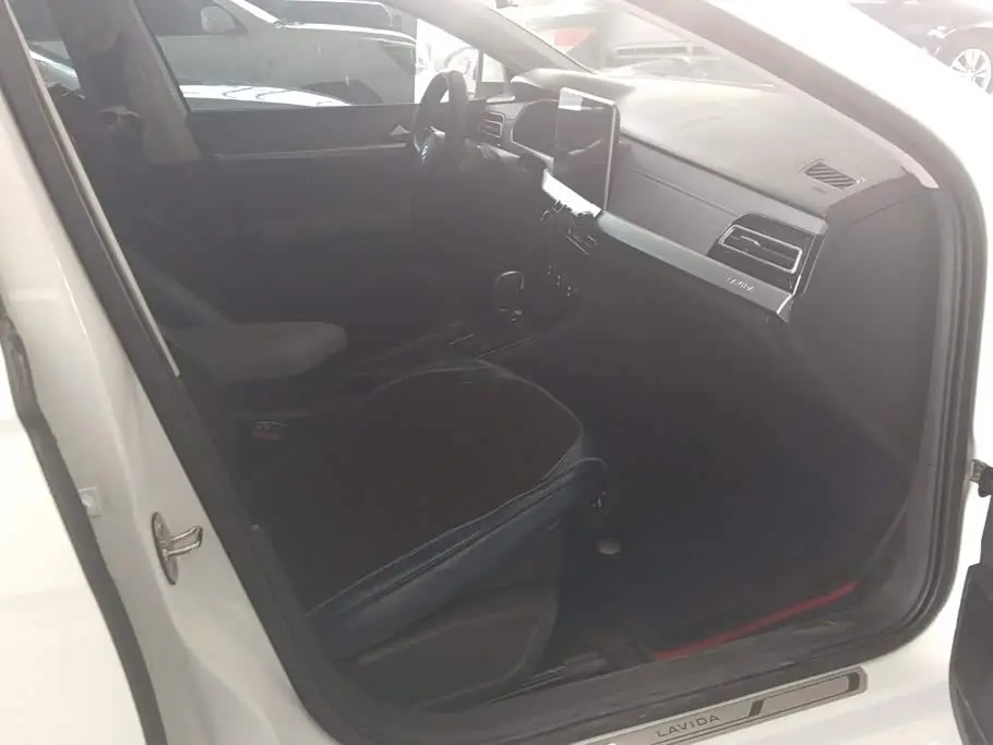 Volkswagen Lavida 2023 — Şəkil 8/16