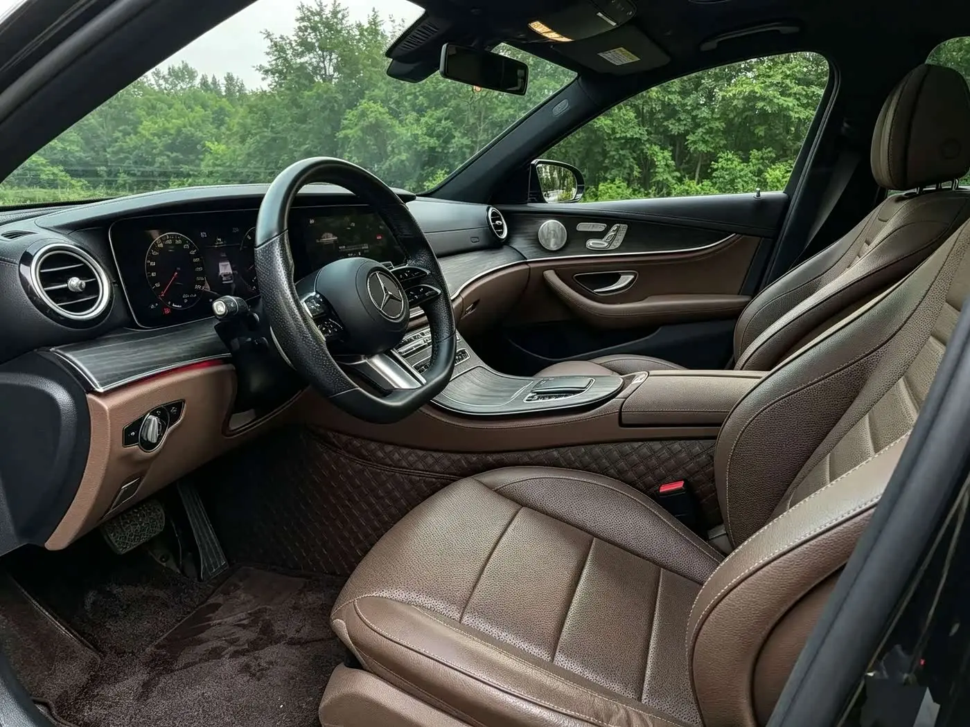 Mercedes-Benz E-Class 2021 — Photo 3/8
