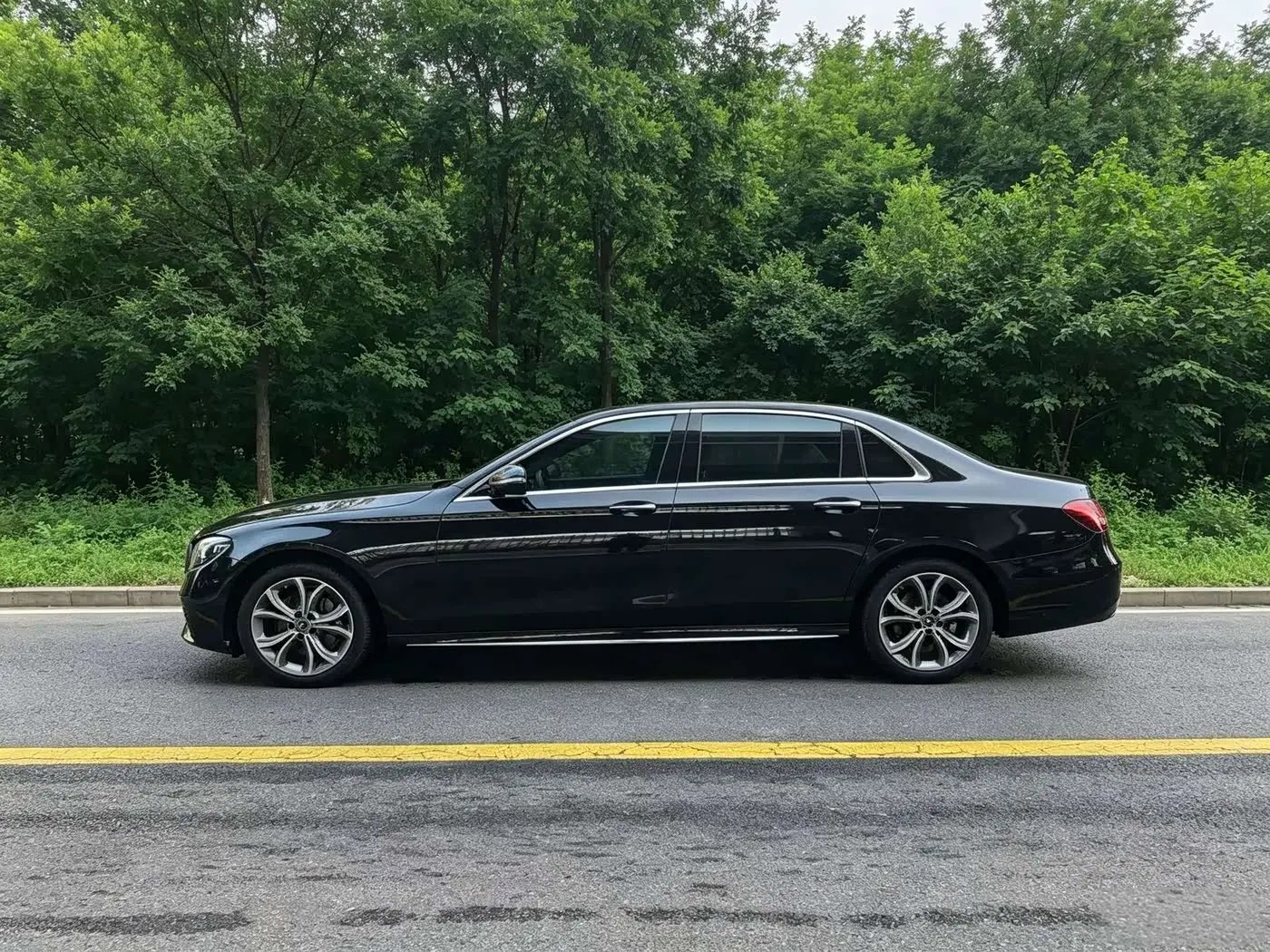 Mercedes-Benz E-Class 2021 — Photo 7/8