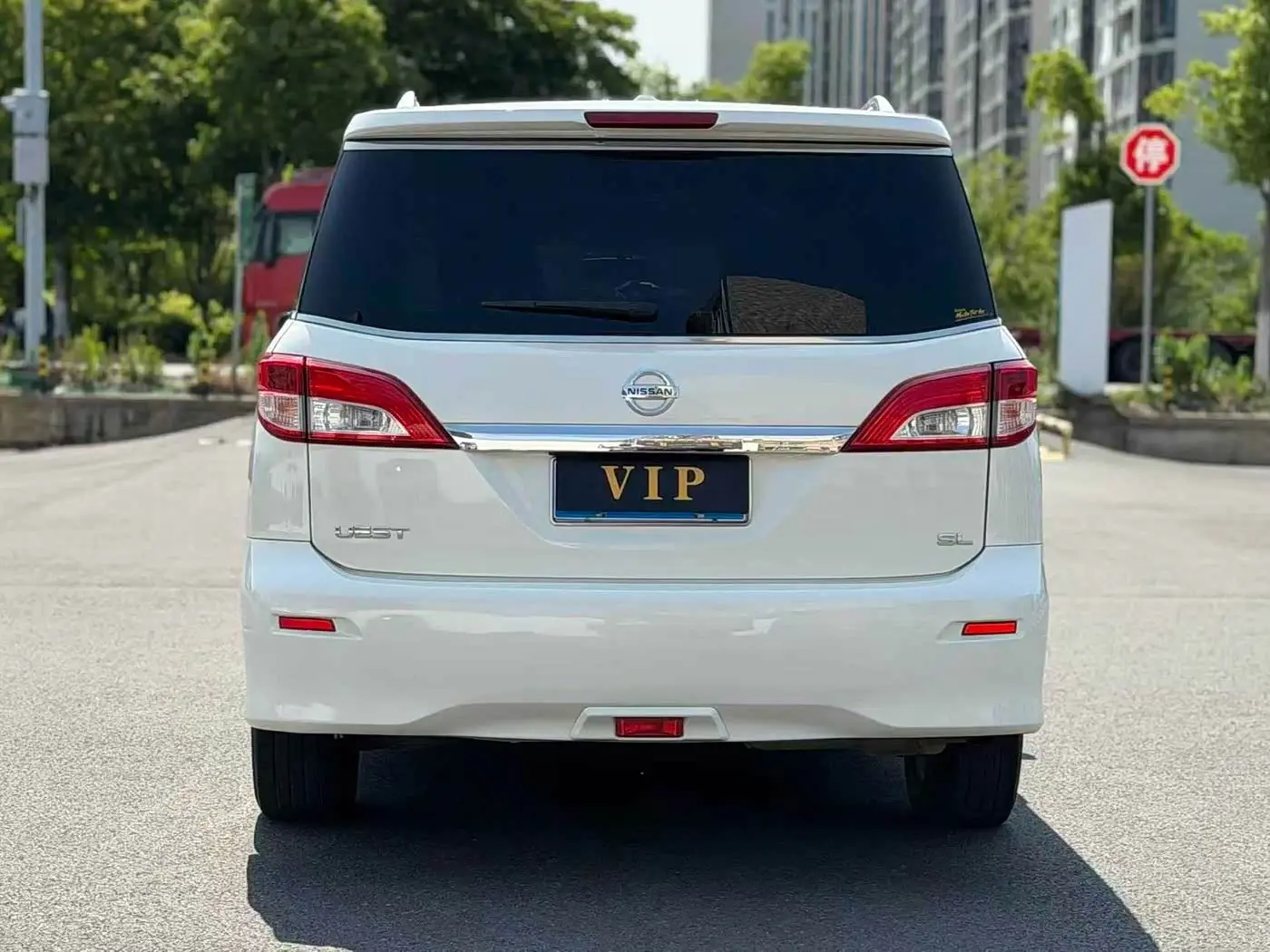 Nissan Quest 2018 — Фото 9/11