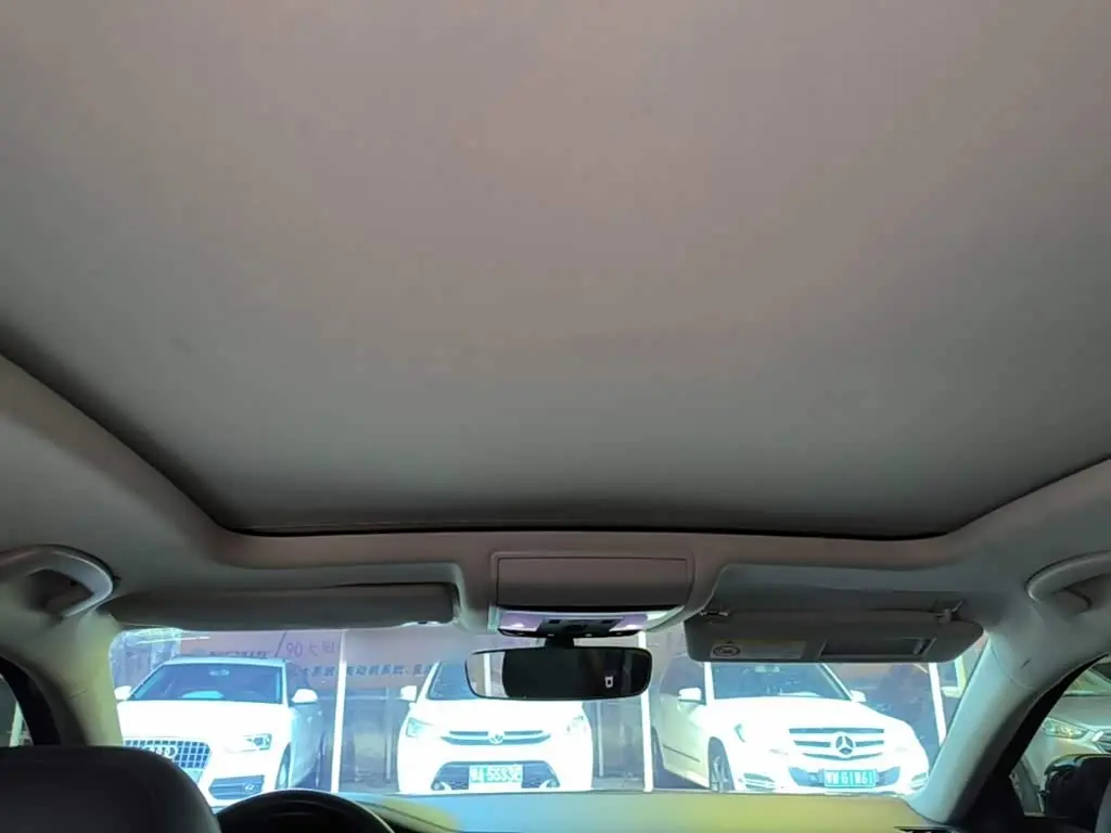 Volkswagen Passat 2023 — Photo 17/19