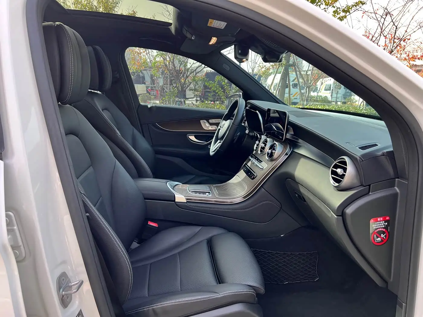 Mercedes-Benz GLC 2019 — Photo 8/17