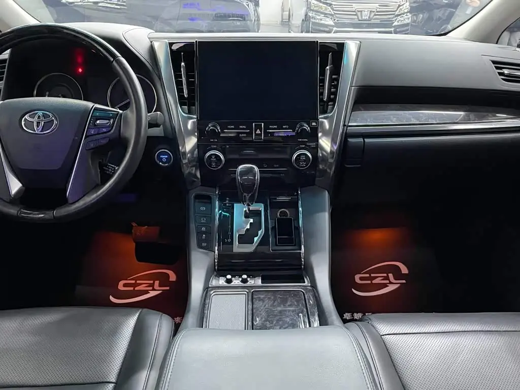 Toyota Vellfire 2023 — Photo 11/15
