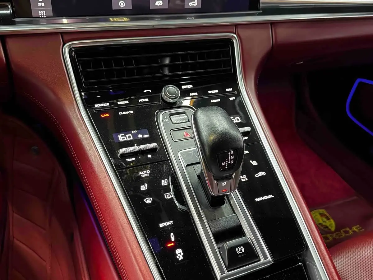 Porsche Panamera 2018 — Photo 19/20