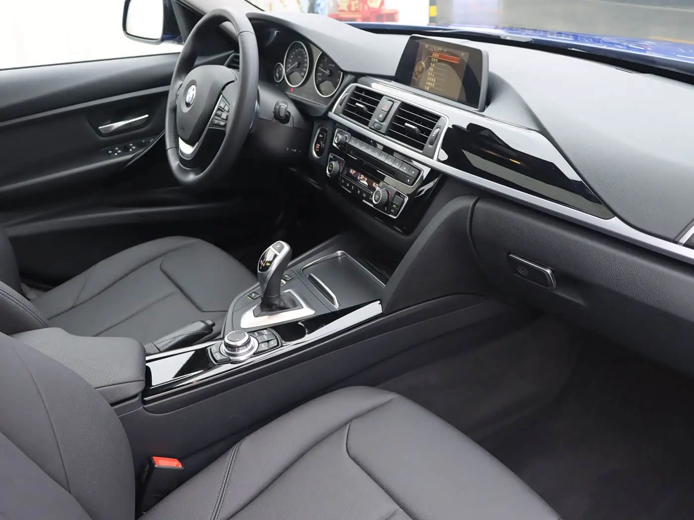 BMW 3 Series 2017 — Фото 9/20