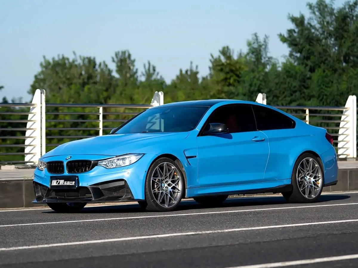 BMW M4 2017 — Фото 2/13