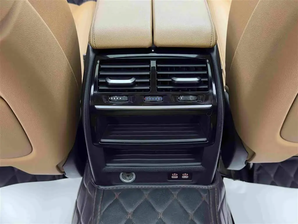 BMW 5 Series New Energy 2023 — Photo 14/18