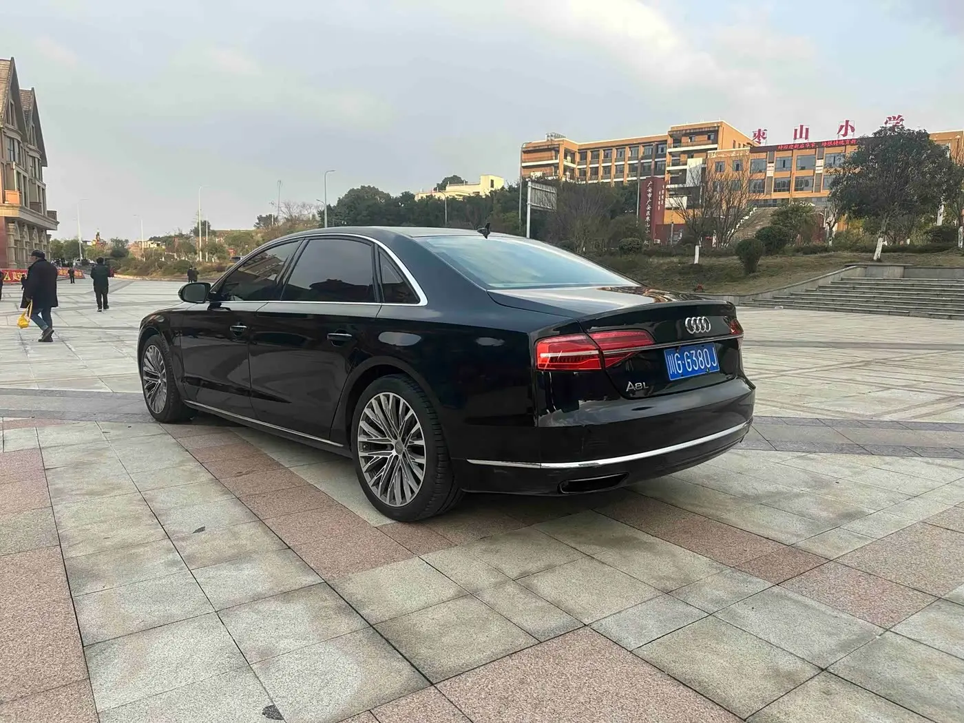 Audi A8 2012 — Şəkil 10/10