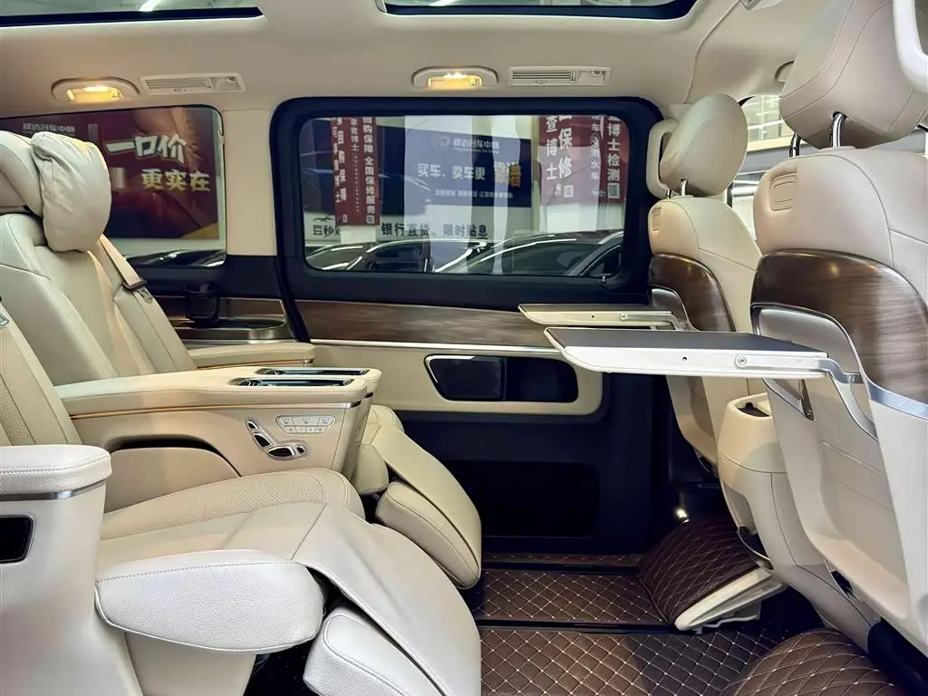 Mercedes-Benz V-Class 2021 — Photo 8/17