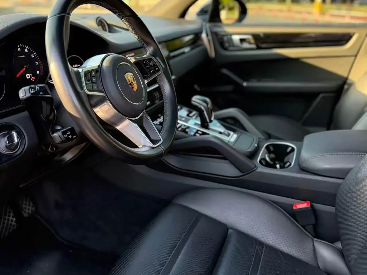 Porsche Cayenne 2022 — Фото 10/10
