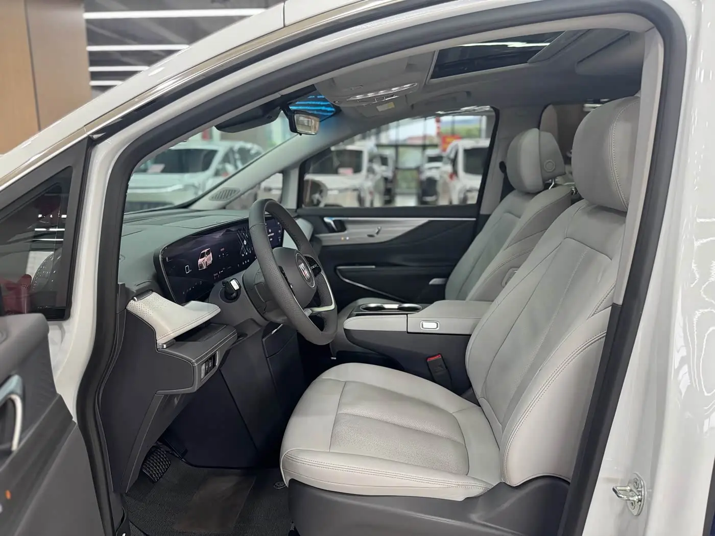 Buick GL8 2024 — Photo 6/20