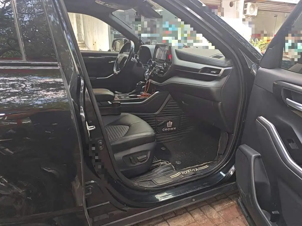 Toyota Crown Kluger 2021 — Photo 19/20