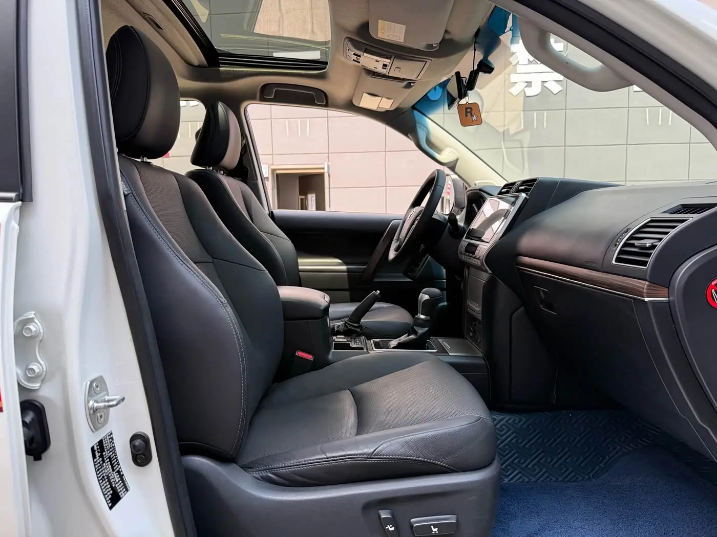 Toyota Prado 2018 — ფოტო 15/20