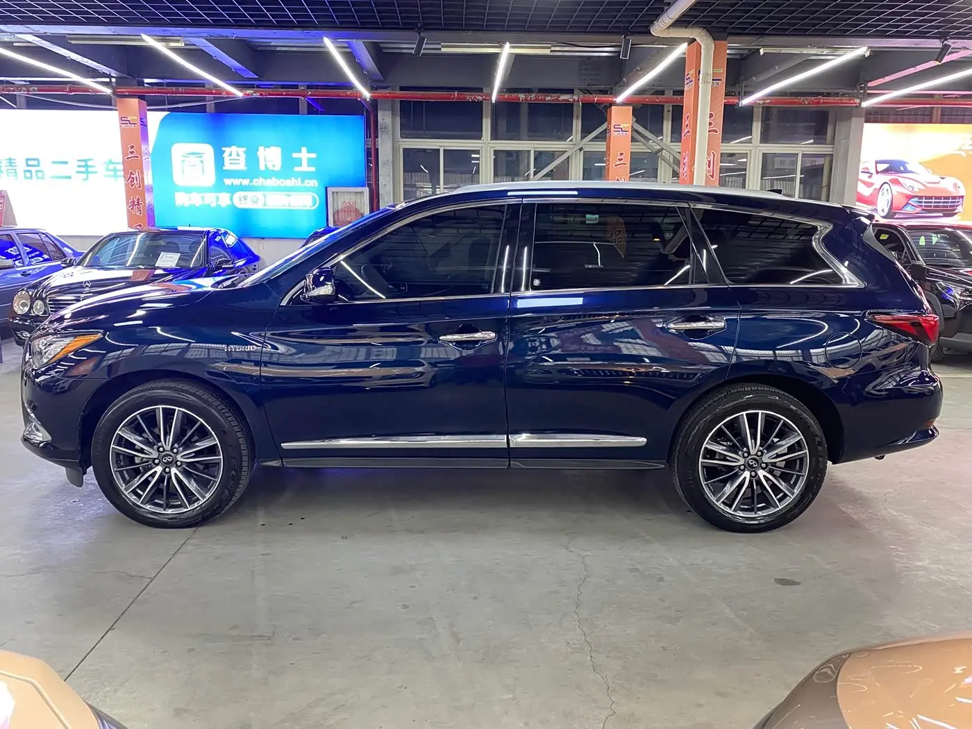 Infiniti QX60 2021 — Photo 8/20