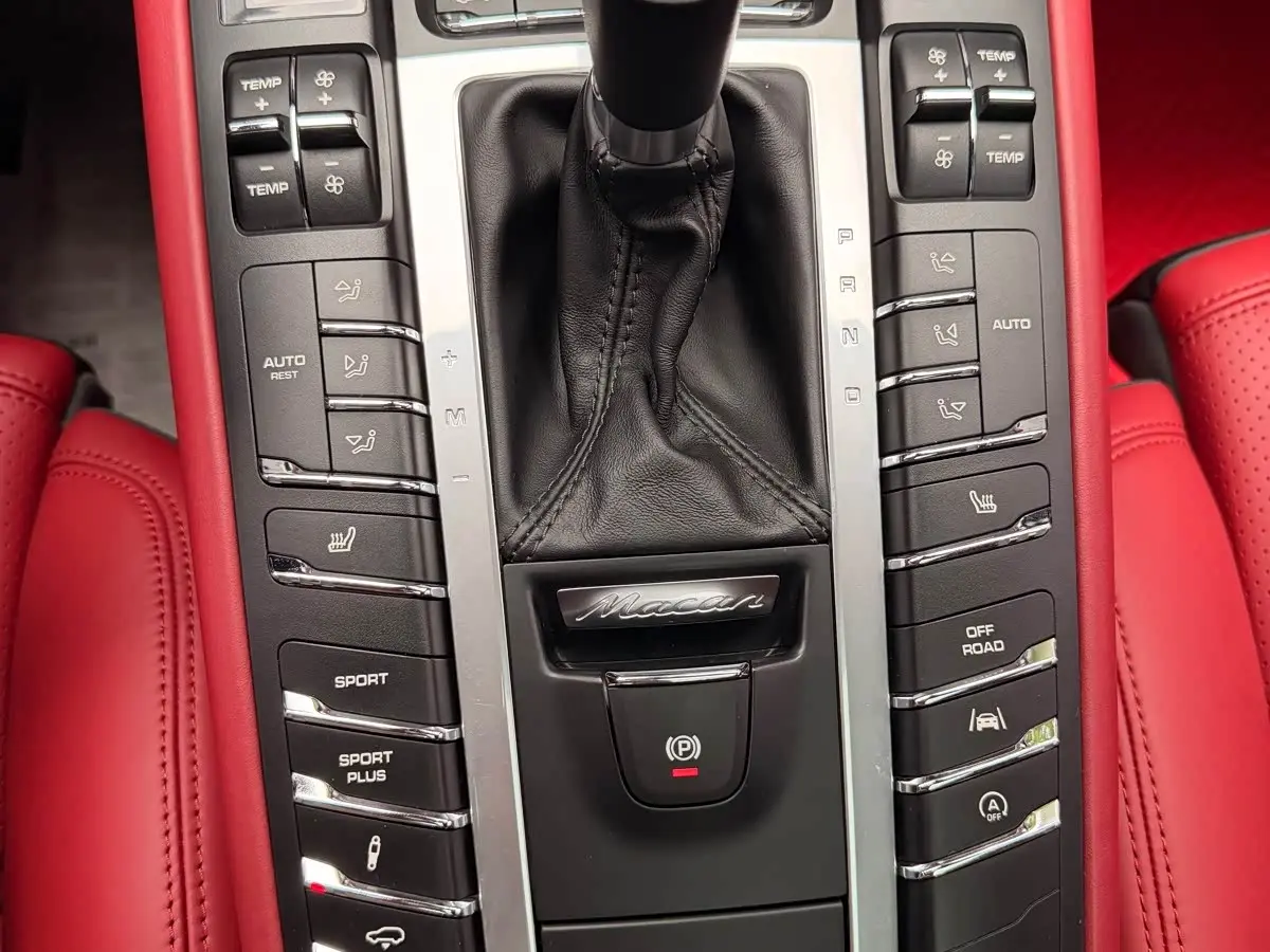 Porsche Macan 2017 — Photo 10/20