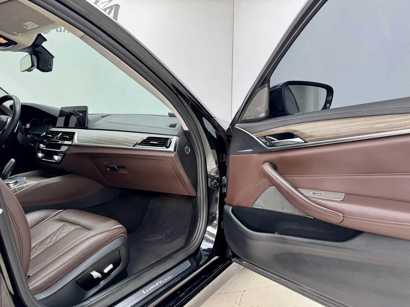 BMW 5 Series 2018 — Фото 14/20