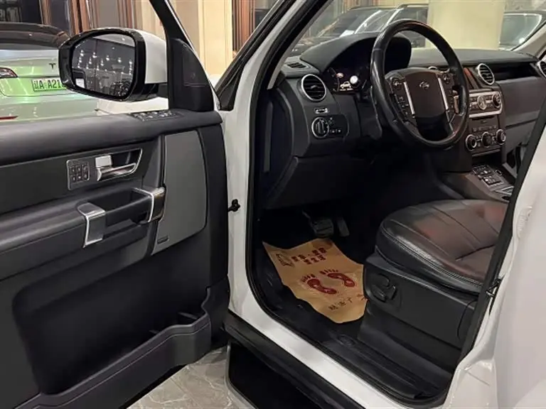 Land Rover Discovery 2016 — Фото 9/20