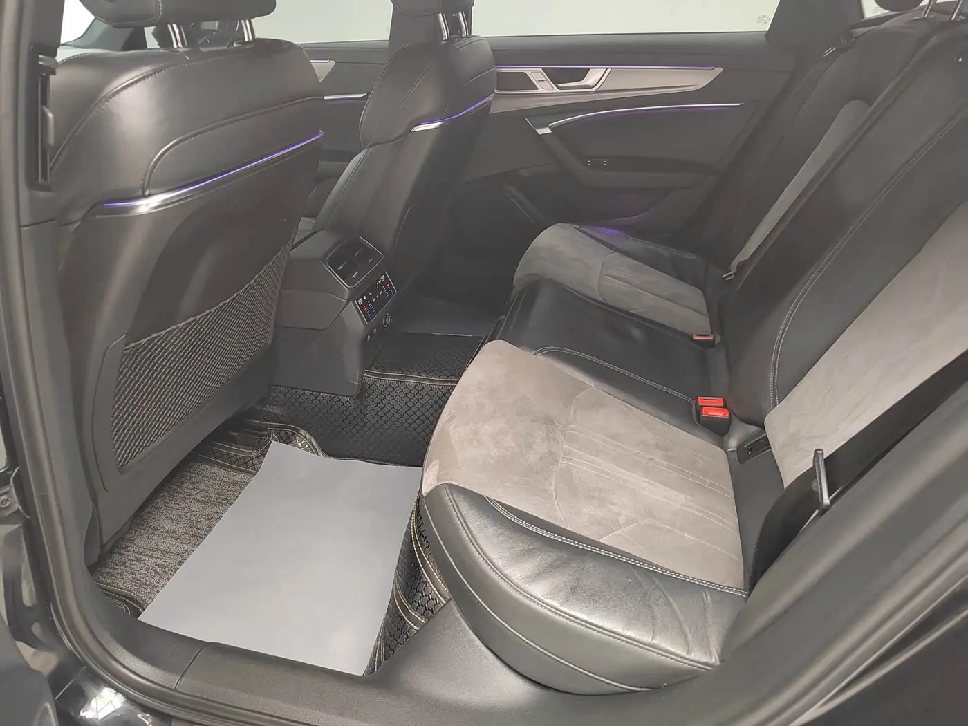 Audi A6L 2023 — Photo 11/13
