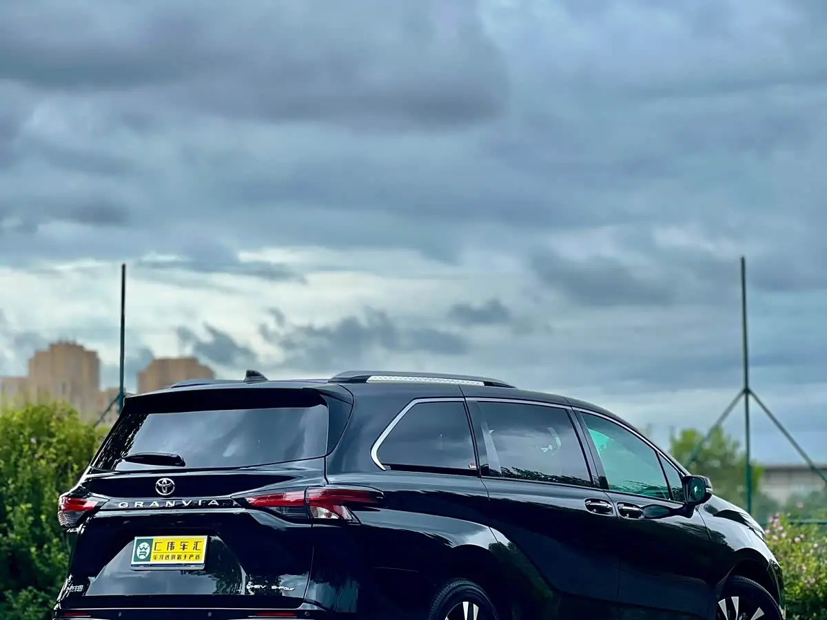 Toyota Granvia 2025 — Photo 4/14