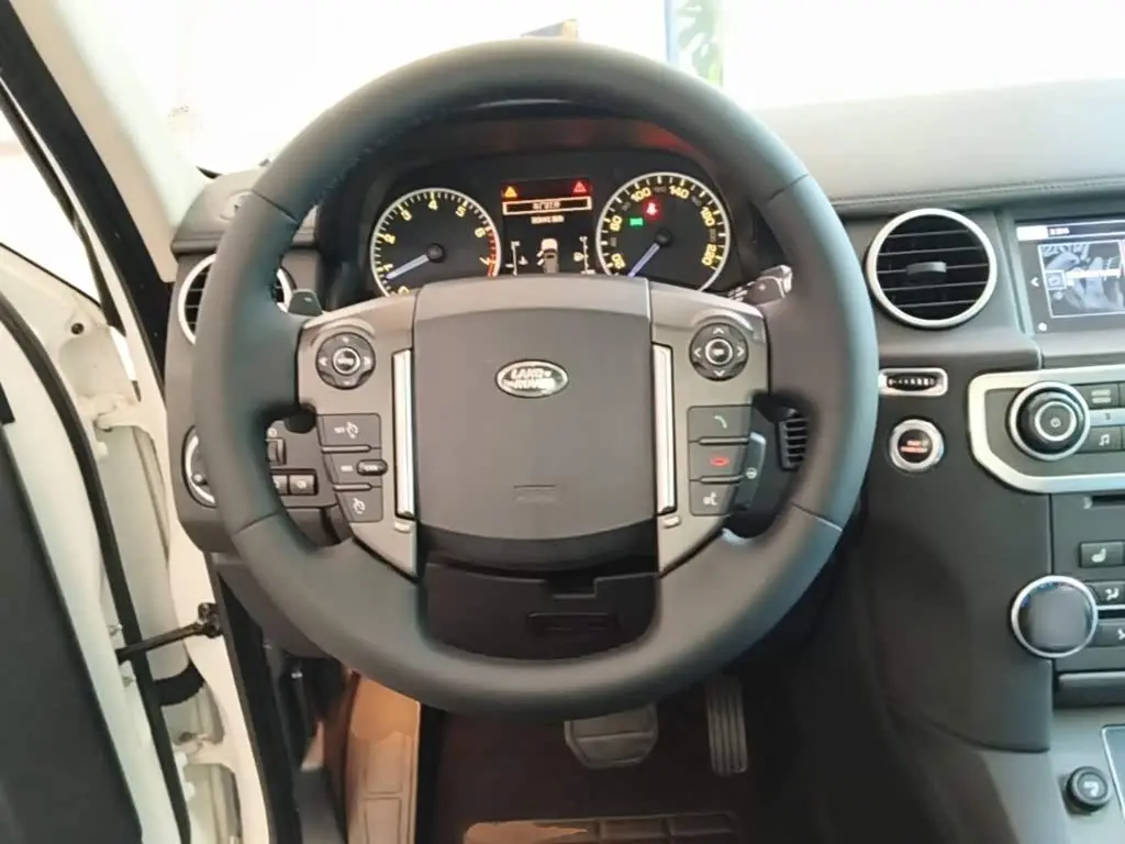 Land Rover Discovery 2016 — Фото 7/20