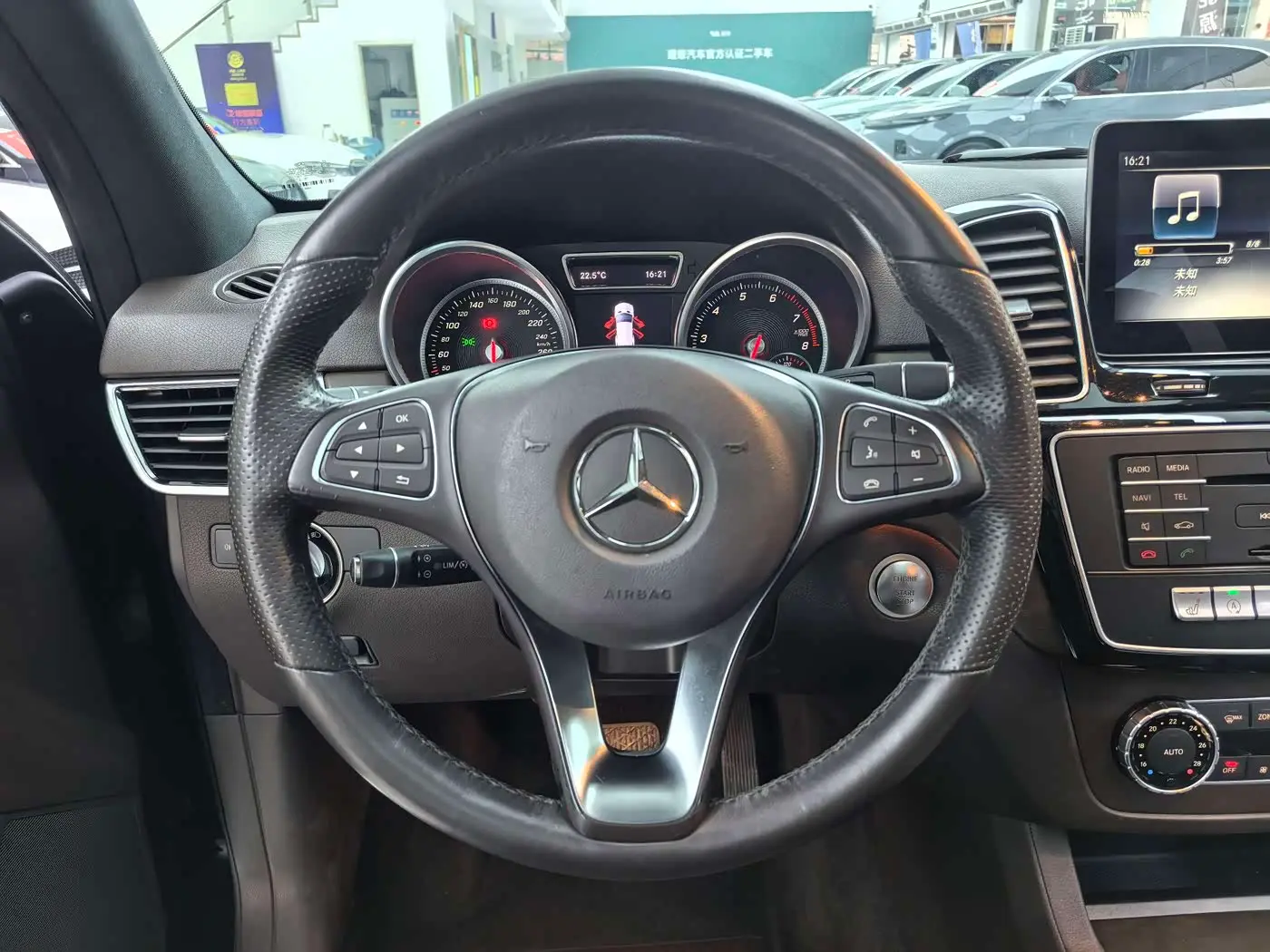Mercedes-Benz GLE 2016 — Photo 8/16