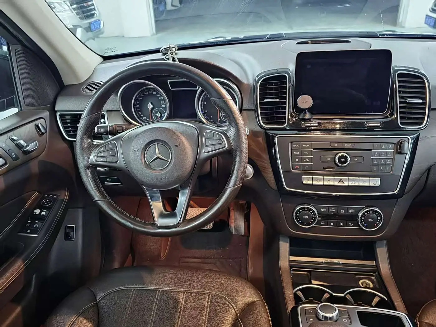 Mercedes-Benz GLE 2016 — Фото 5/17