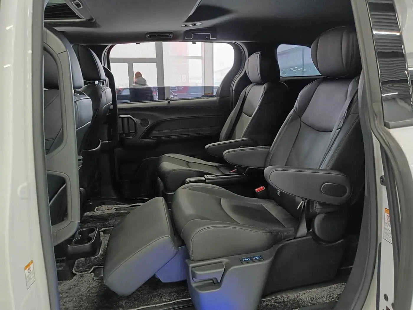 Toyota Sienna 2023 — Фото 15/20