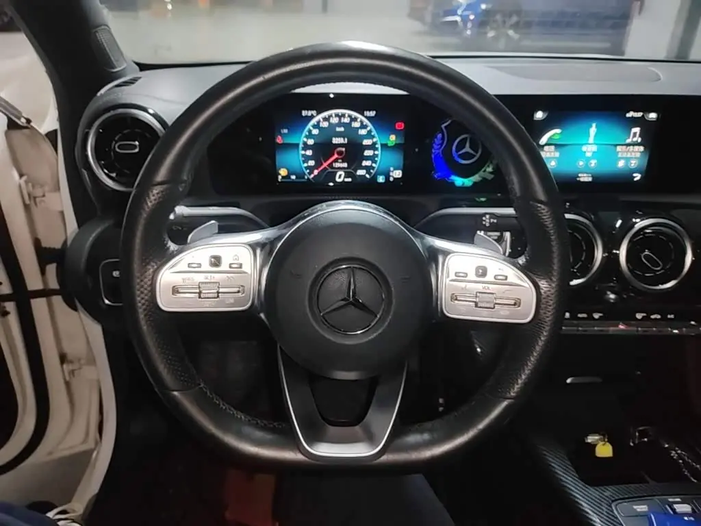Mercedes-Benz A-Class 2019 — Фото 10/19