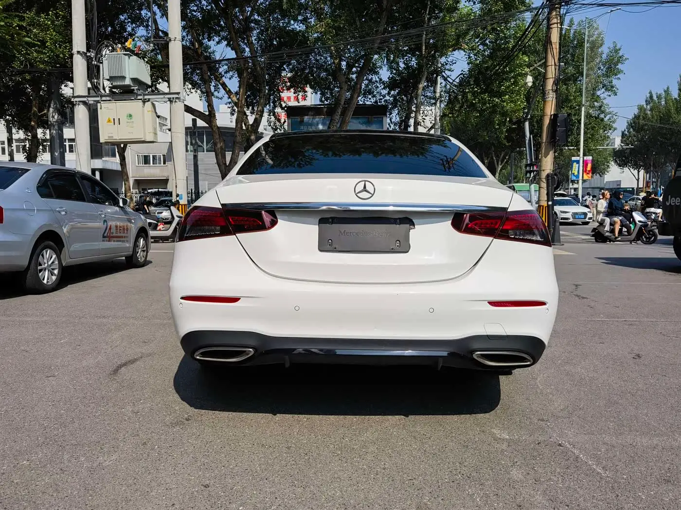 Mercedes-Benz E-Class 2022 — Photo 5/18