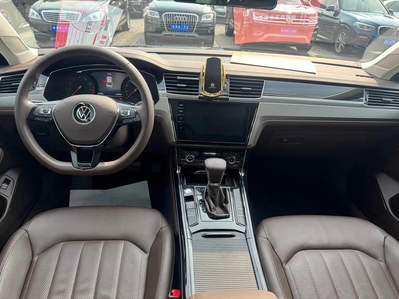 Volkswagen Phideon 2022 — Фото 11/16