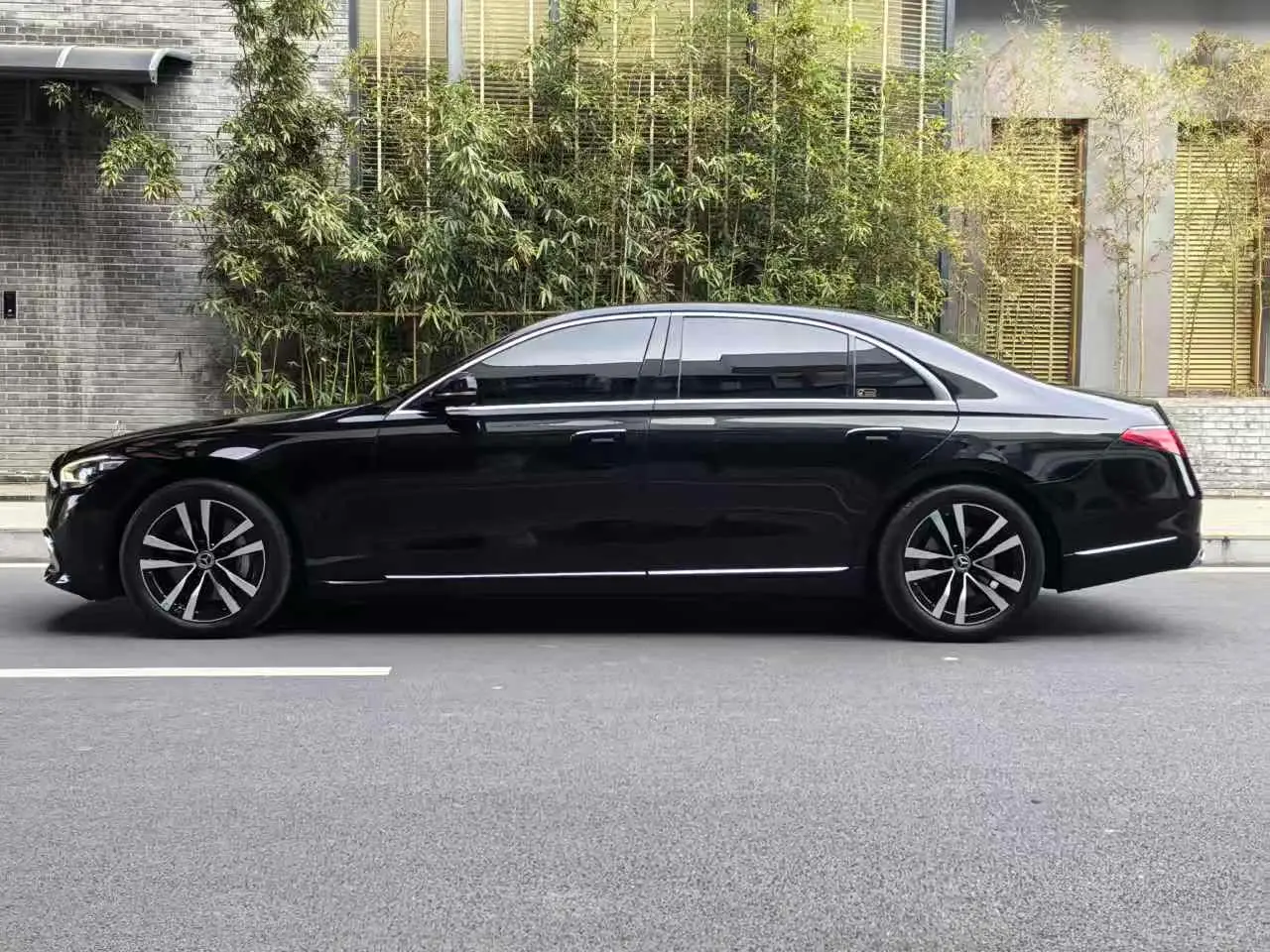 Mercedes-Benz S-Class 2023 — Photo 10/16