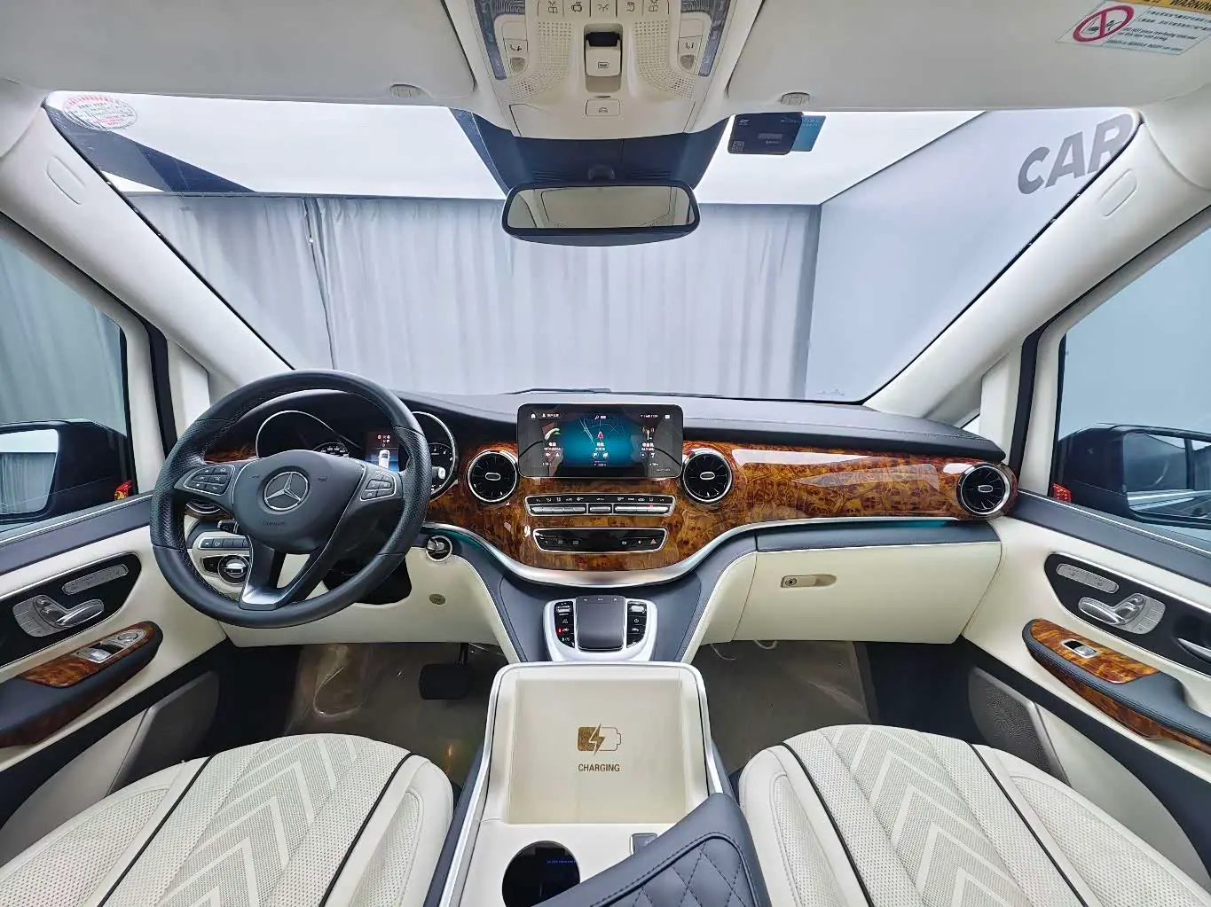 Mercedes-Benz V-Class 2024 — Photo 12/20