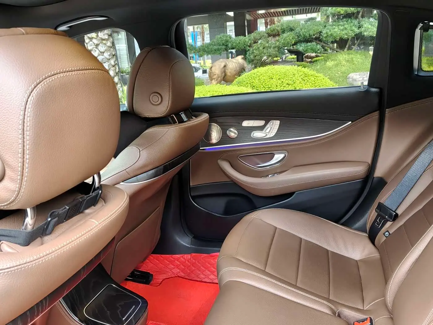 Mercedes-Benz E-Class 2022 — Photo 10/11