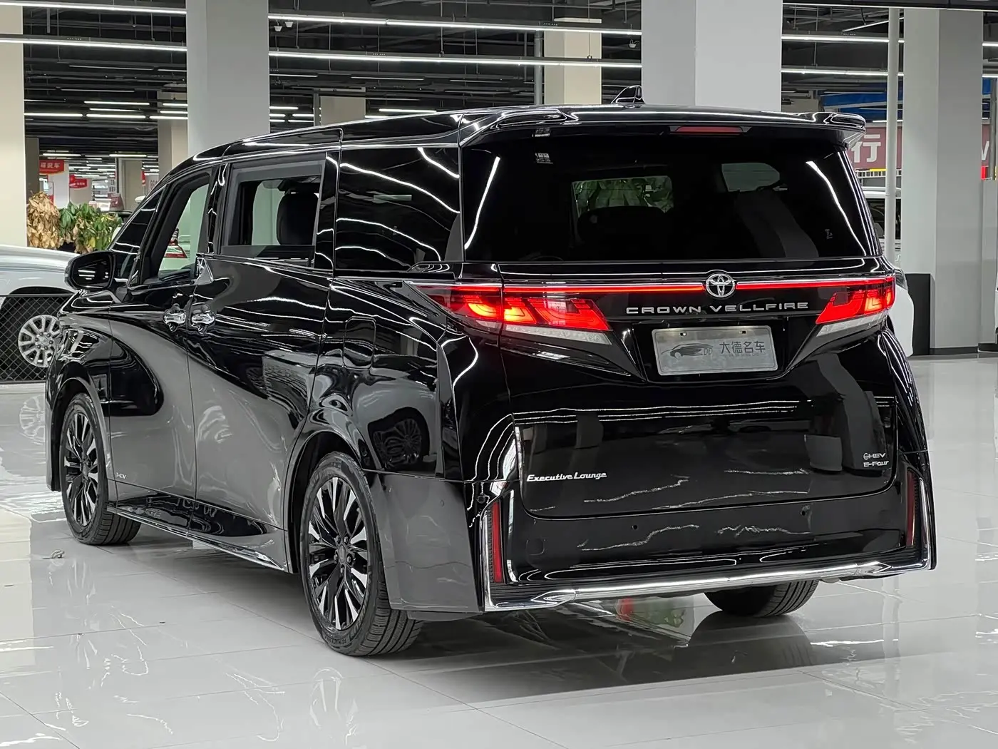 Toyota Vellfire 2024 — Фото 6/20