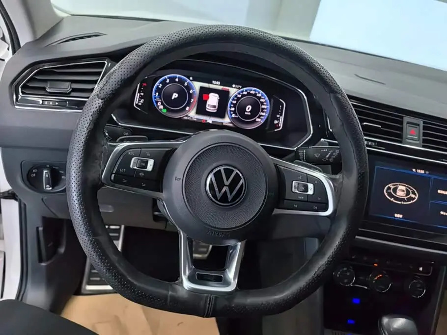 Volkswagen Tiguan L 2021 — Фото 15/16