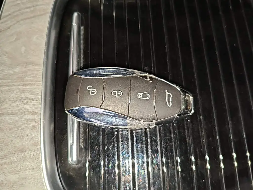 Hongqi HQ9 PHEV 2024 — Şəkil 9/20