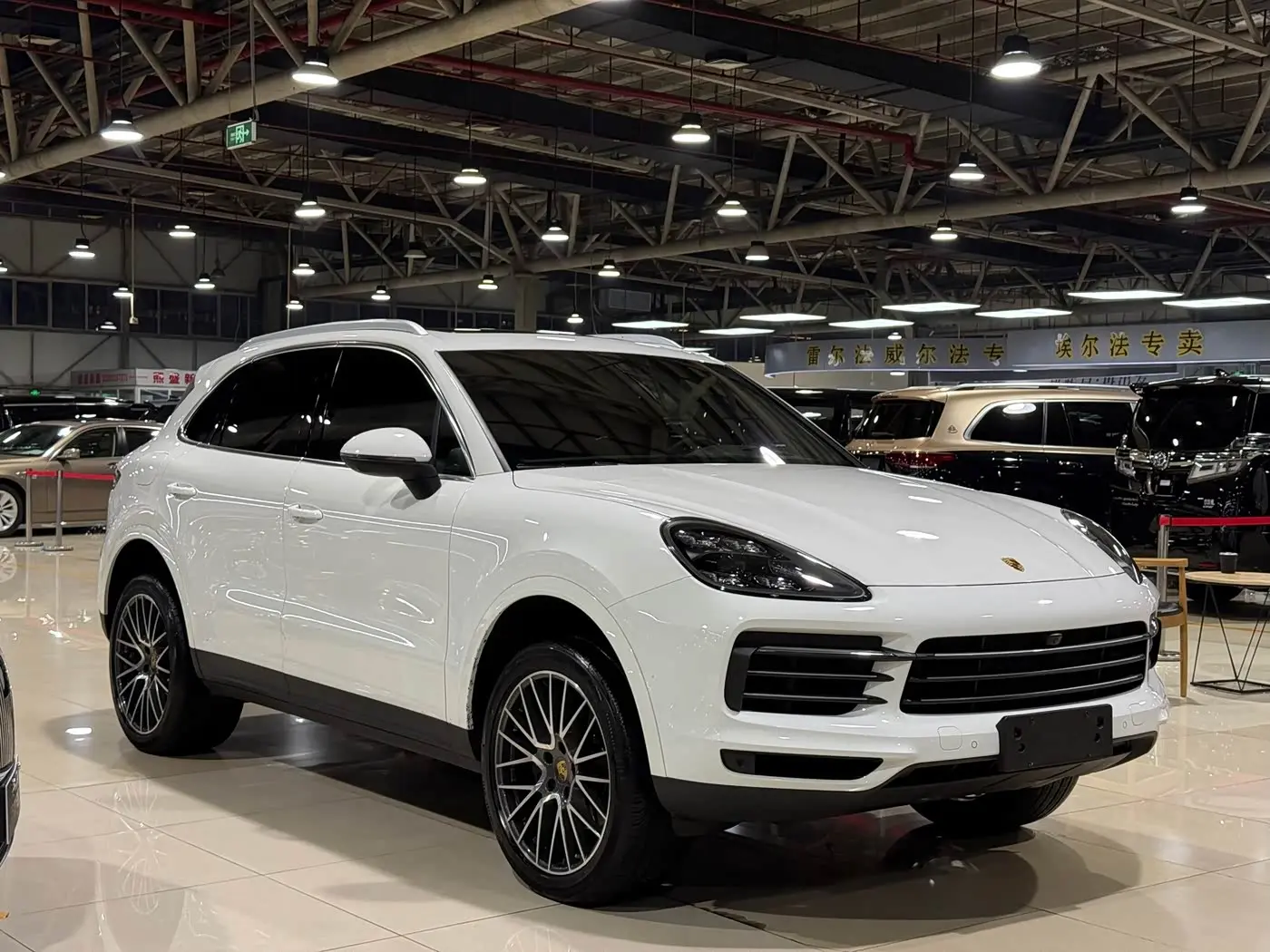 Porsche Cayenne 2022 — Фото 2/20