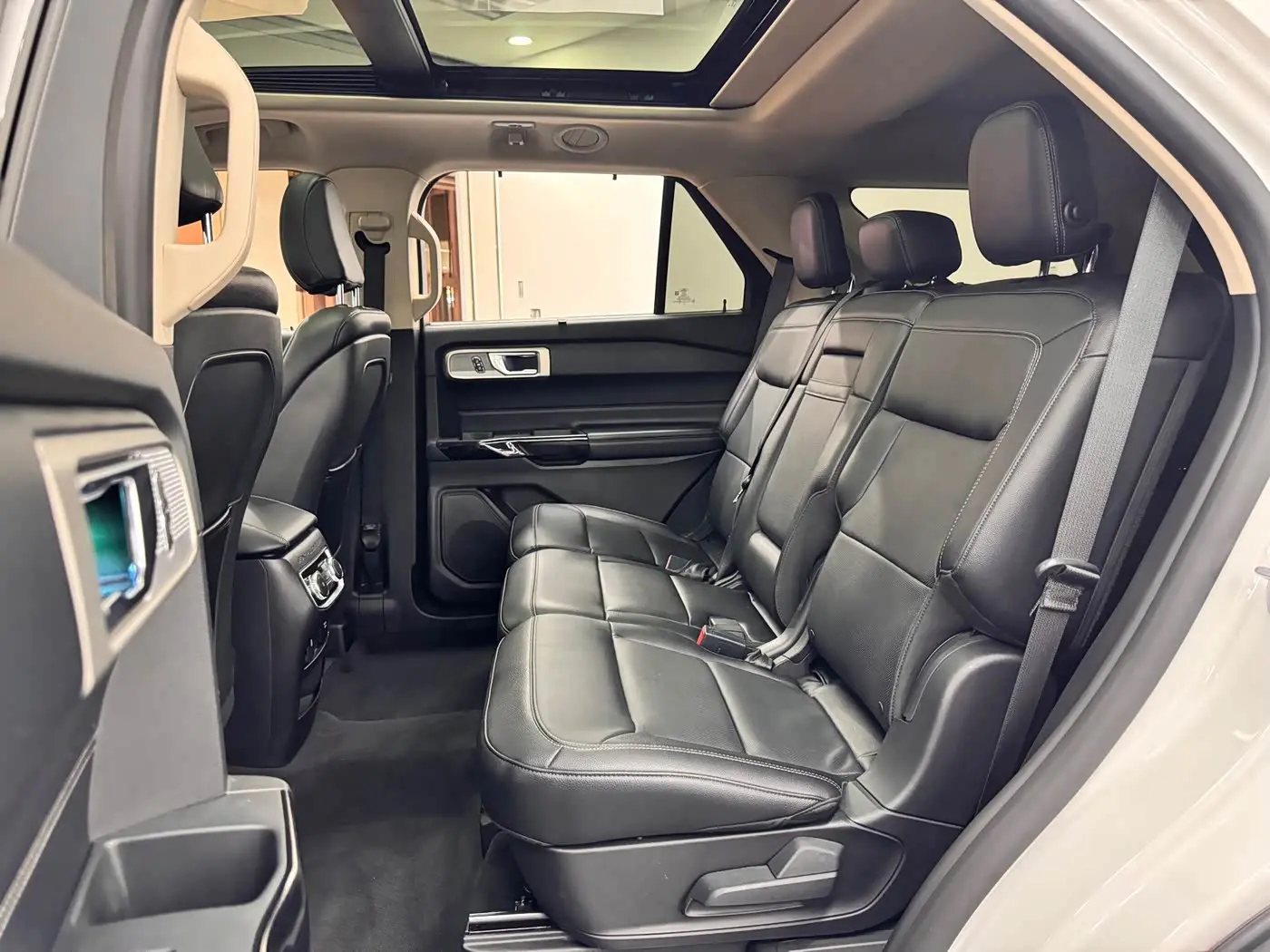 Ford Explorer 2021 — Photo 7/14
