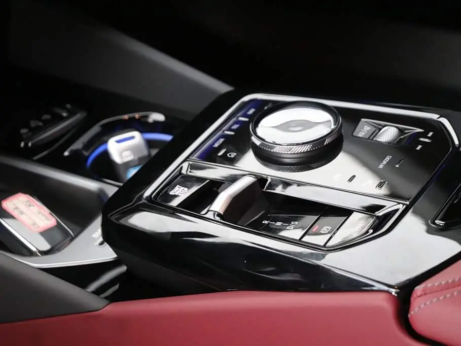 BMW 5 Series 2025 — Photo 16/20