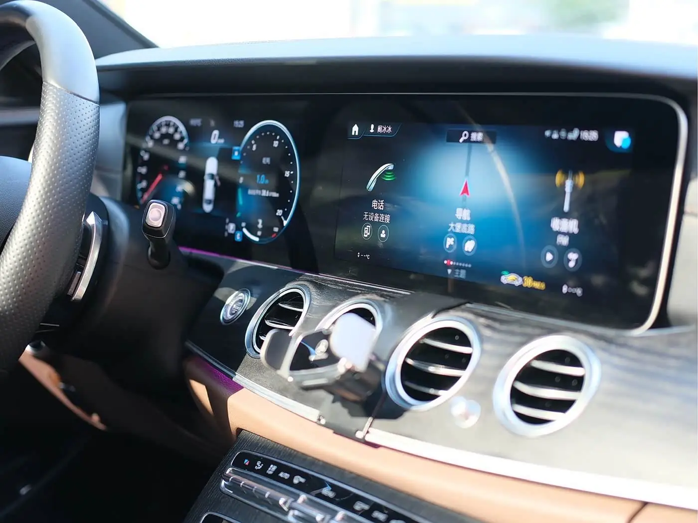 Mercedes-Benz E-Class 2021 — Photo 8/17