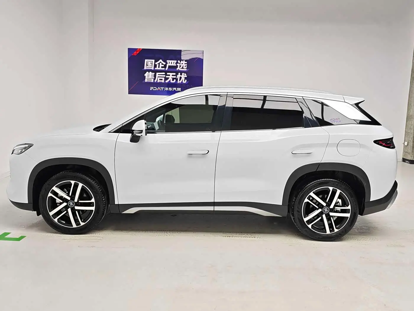 BYD Song L DM-i 2024 — Photo 9/18