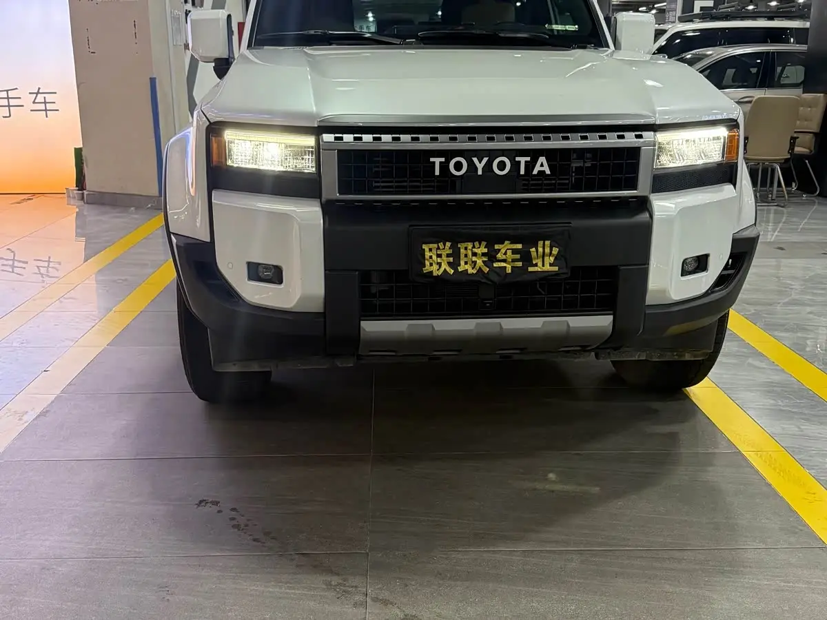 Toyota Prado 2025 — Photo 2/19