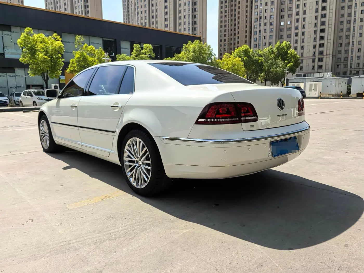 Volkswagen Phaeton 2014 — Photo 6/12