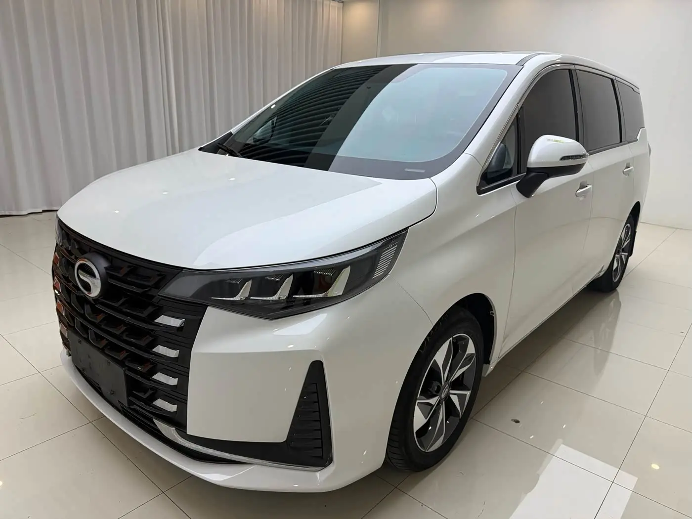GAC Trumpchi Trumpchi M6 2022 — Фото 1/16