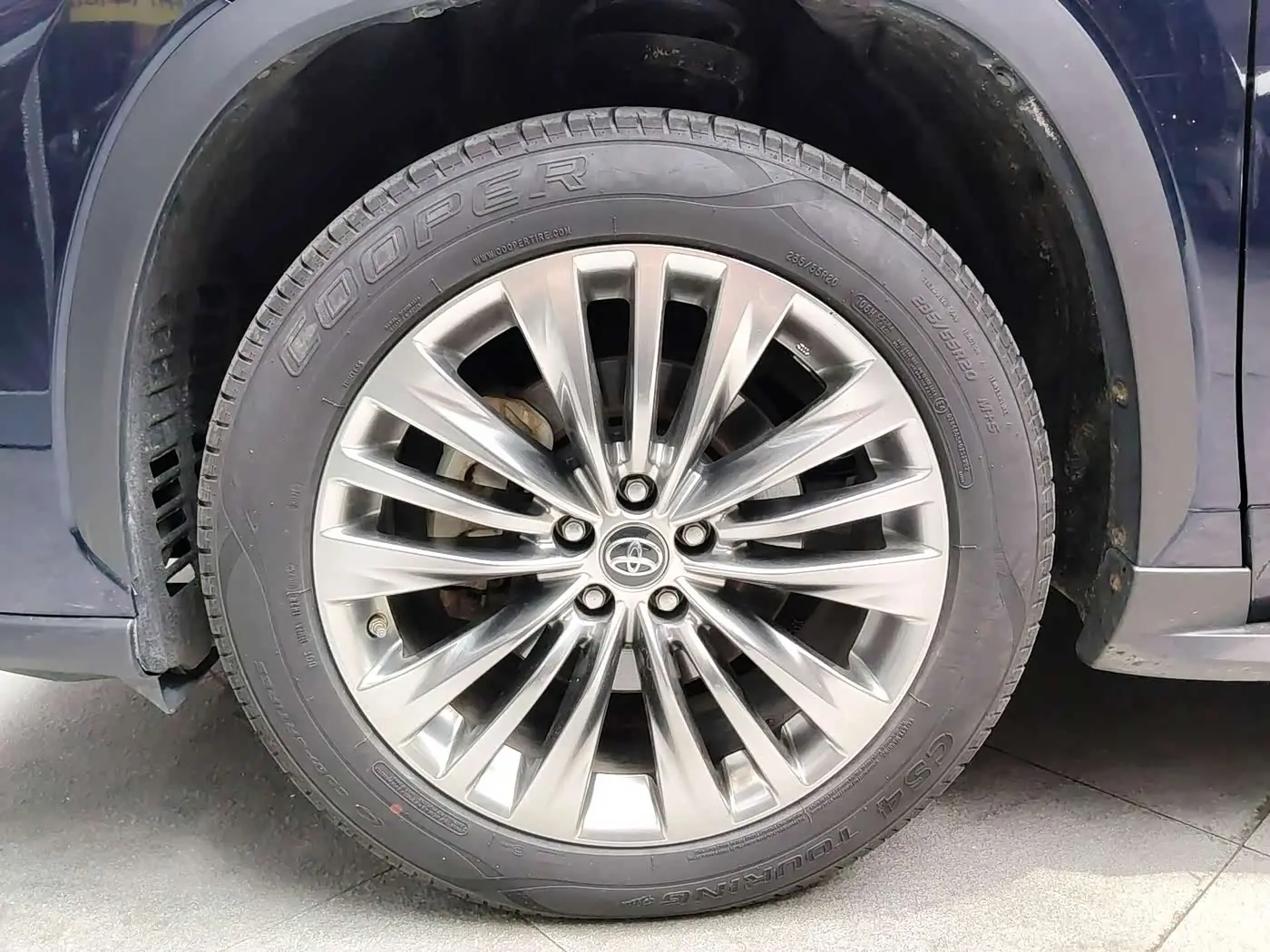 Toyota Highlander 2021 — Photo 15/18