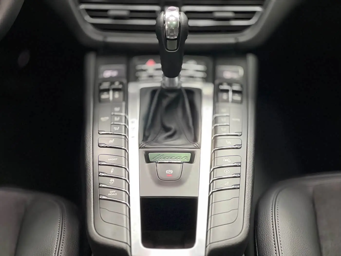 Porsche Macan 2020 — Photo 9/20