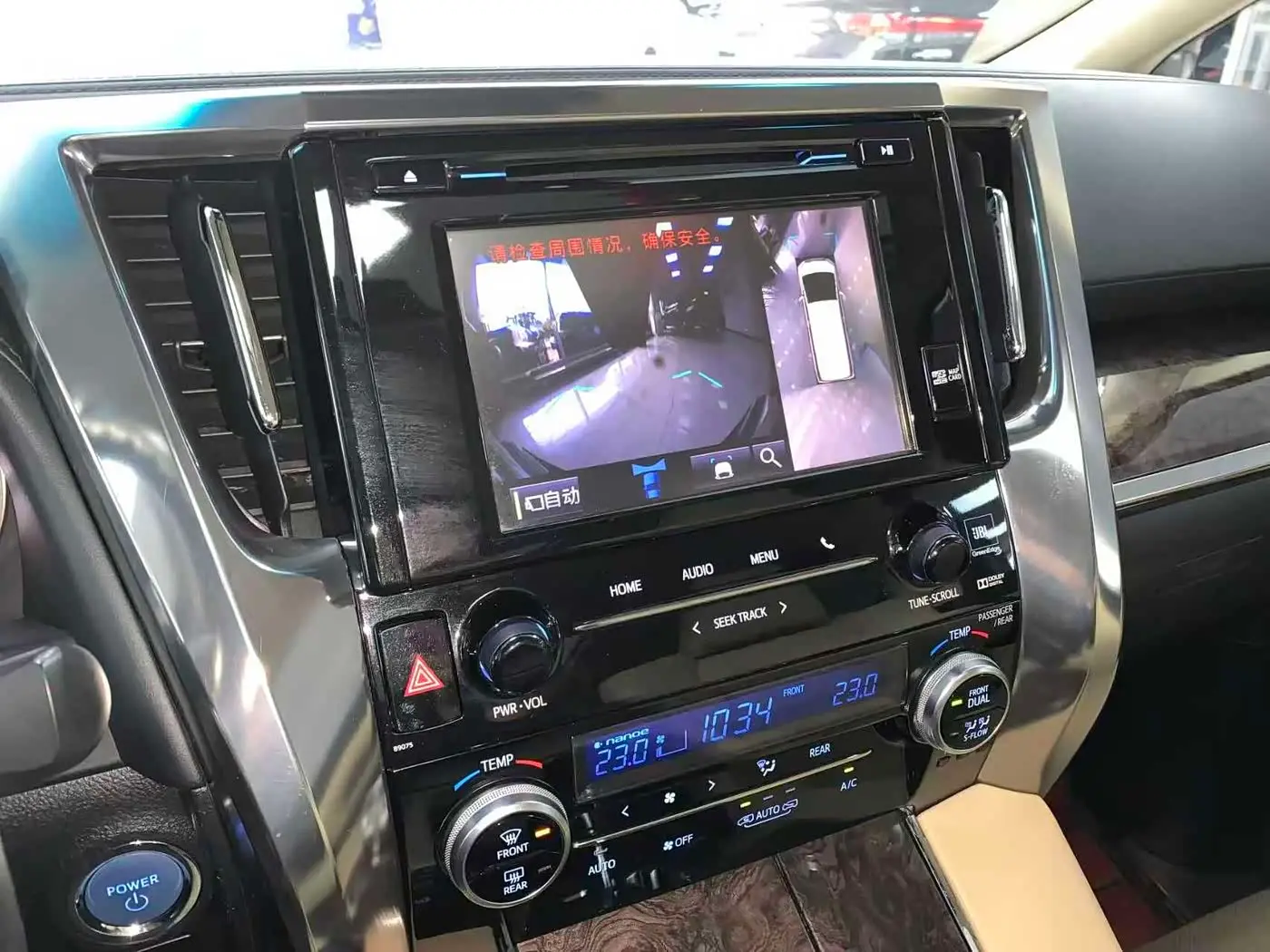 Toyota Alphard 2019 — Photo 19/20