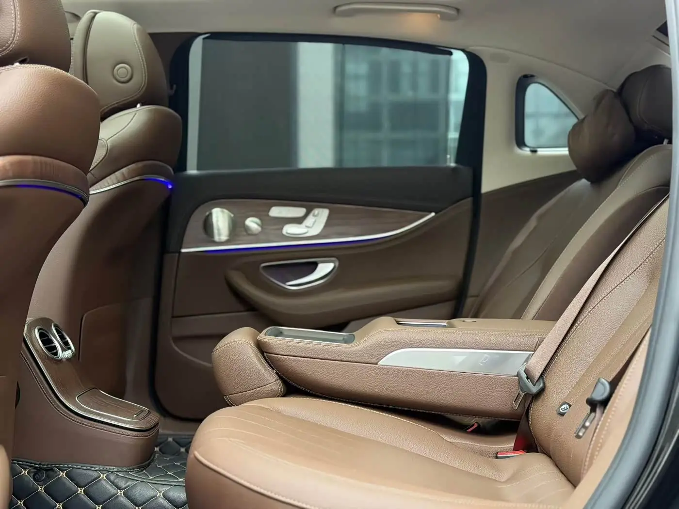 Mercedes-Benz E-Class 2022 — Фото 5/9